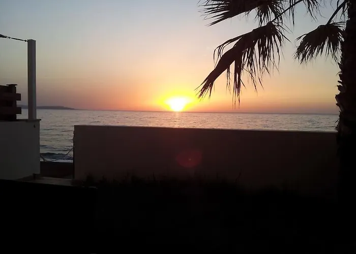 Uniquely Located On The 別荘 Ayia Marina