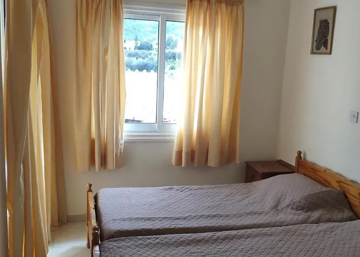 Uniquely Located On The 別荘 *