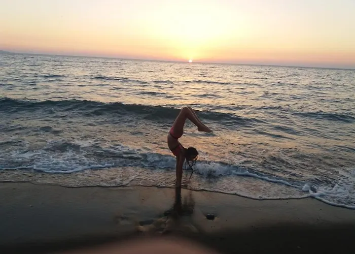 別荘 Uniquely Located On The *