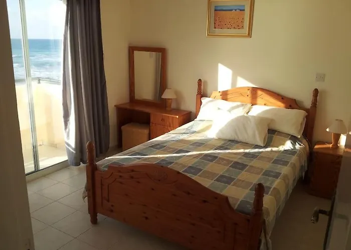 Uniquely Located On The 別荘 *