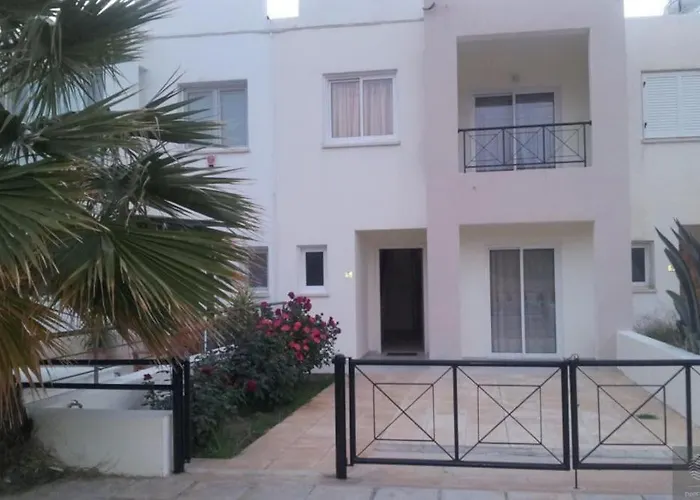 別荘 Uniquely Located On The *