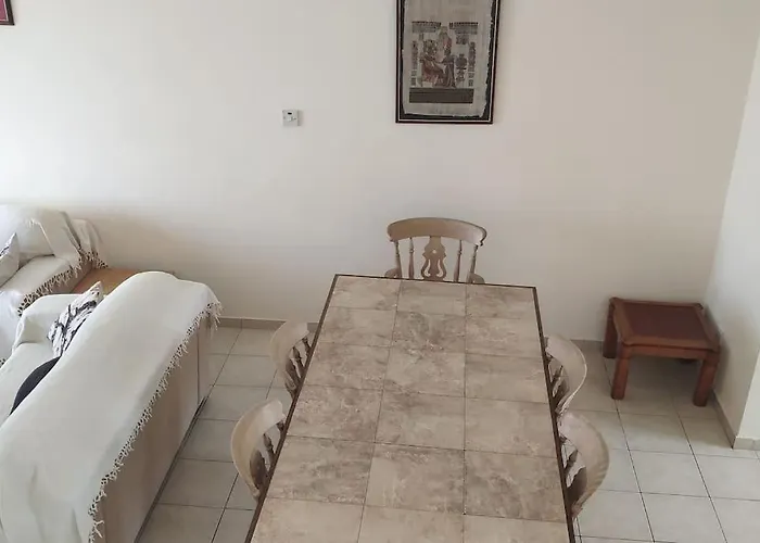 Uniquely Located On The 別荘 *