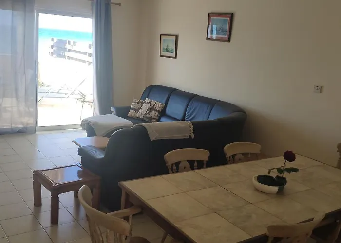 Uniquely Located On The 別荘 Ayia Marina